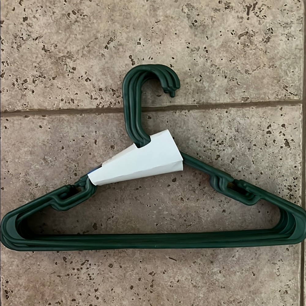 Mainstays Green Plastic Hangers 10 Pack